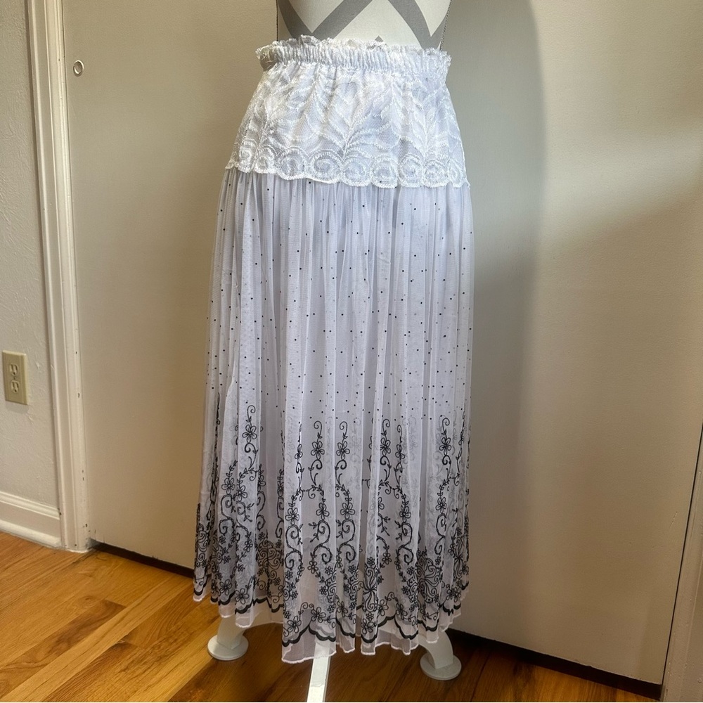 HK Fashion Quality Clothing - Slip or skirt M/L